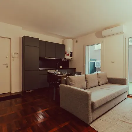 Wood Exclusive With Free Parking *