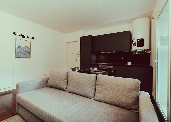 Wood Exclusive With Free Parking *