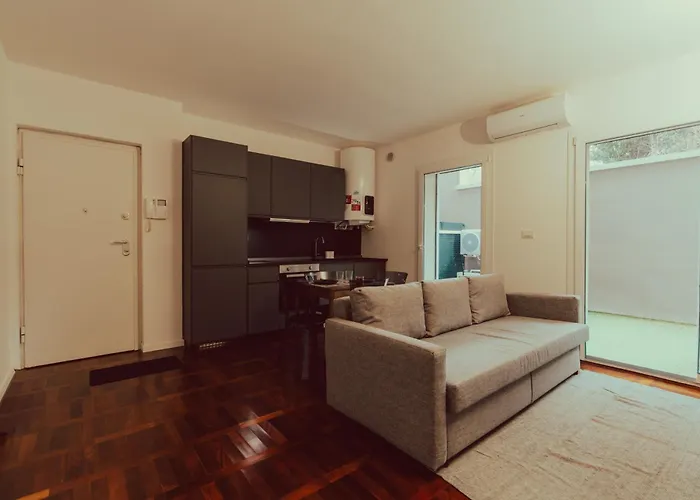 Wood Exclusive With Free Parking *