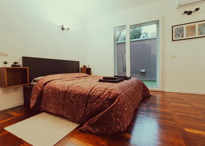 Wood Exclusive With Free Parking Apartment