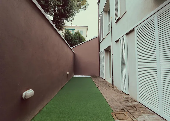 Wood Exclusive With Free Parking *